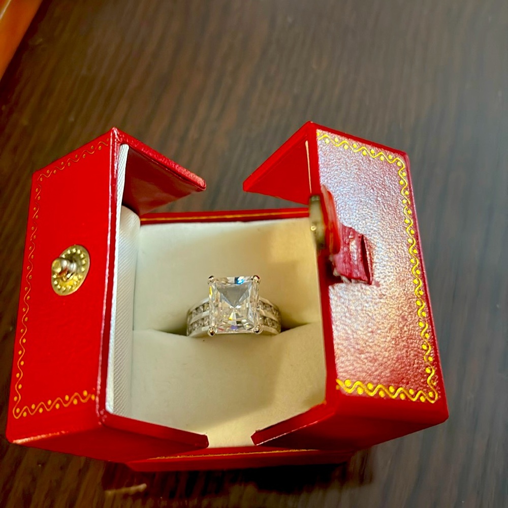 Cocktail ring